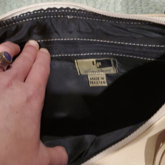 BNWT Half moon shape purse - Picture 9 of 12